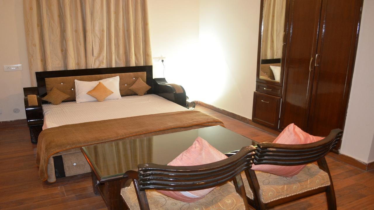Oyo 19024 Majestic Oak Bush Hotel Mussoorie Exterior foto