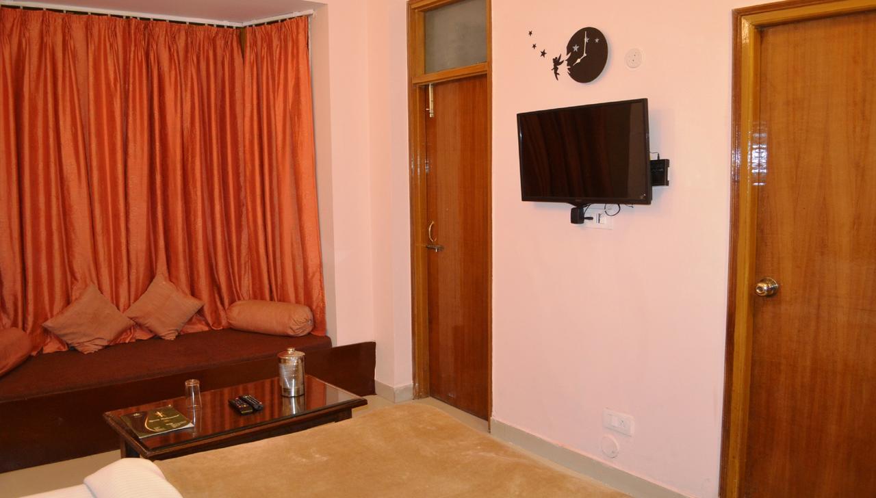 Oyo 19024 Majestic Oak Bush Hotel Mussoorie Exterior foto